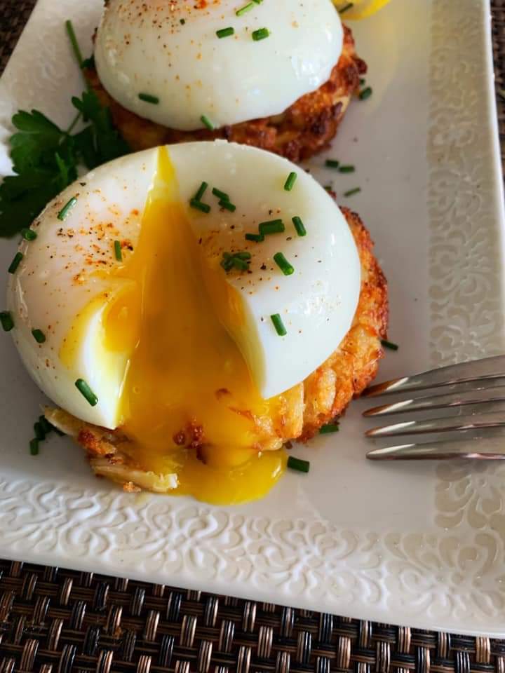 AIR FRYER EGGS BENEDICT