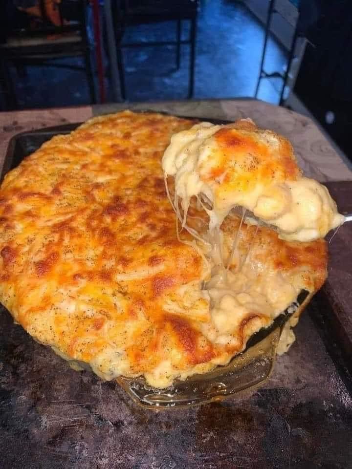 CREAMY BAKED MAC & CHEESE